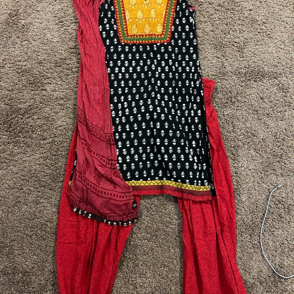 Salwar Suit! - image 1